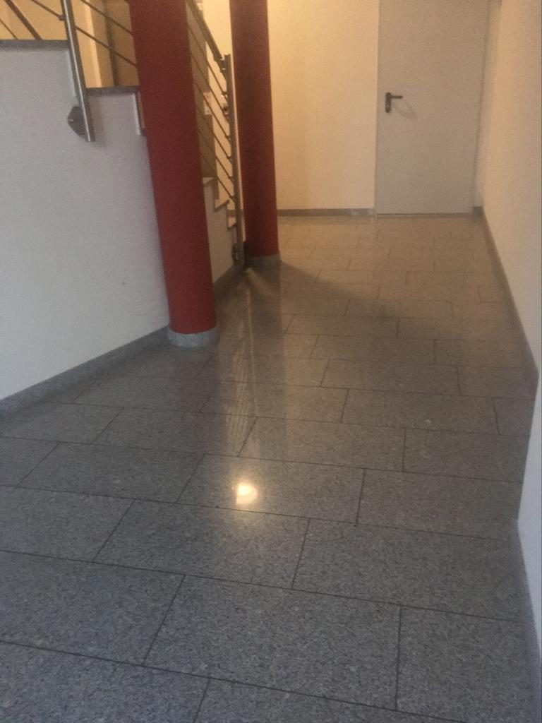 Treppenaufgang mit passendem Sockel